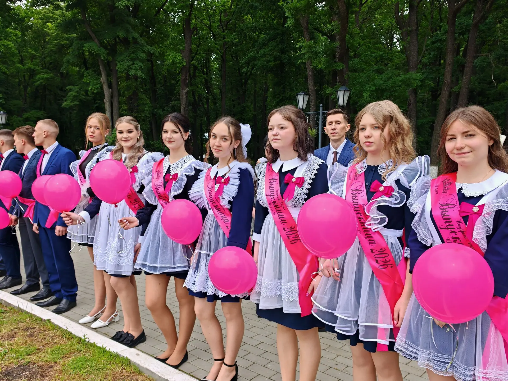 Вчера наш парк стал центром притяжения всех выпускников Рузаевского района. Здесь продо...