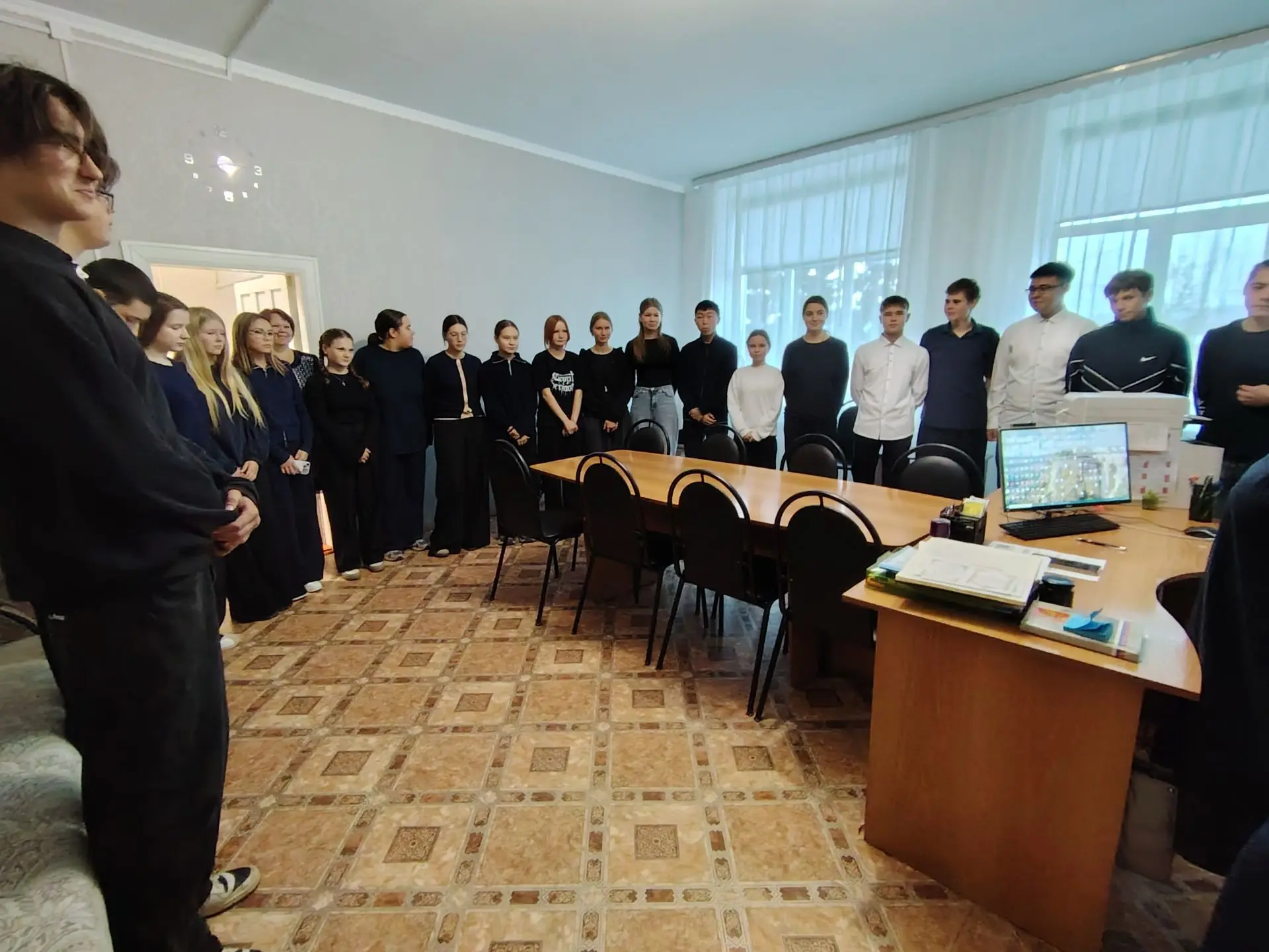 Сегодня администрация школы провела инструктаж для учителей-дублеров и  вручила дипломы...