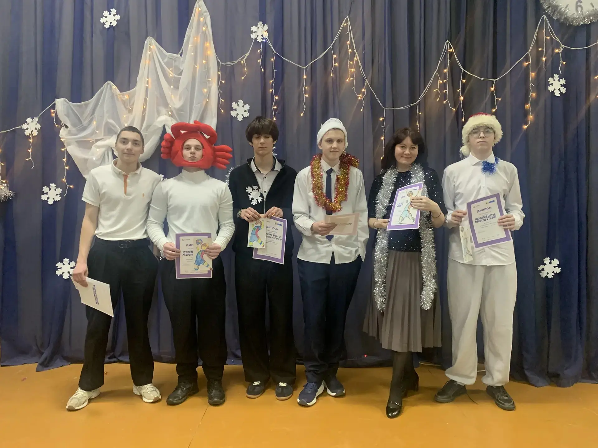 🎄🎄🎄В нашей школе на этой неделе прошли новогодние мероприятия для начальной школы,для 5-11-х классов