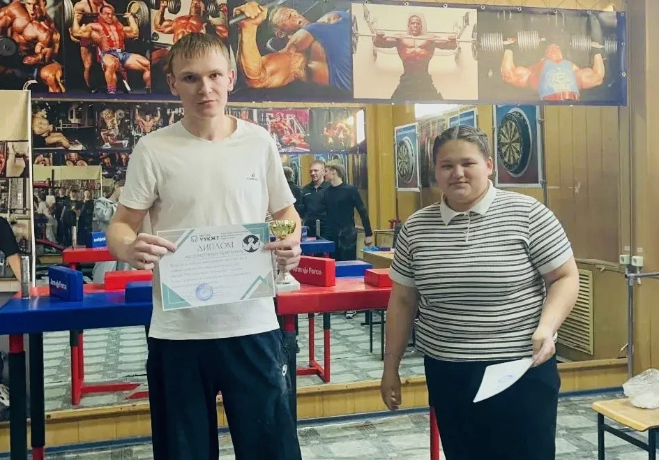 🔥💪 Турнир по армрестлингу в УУКЖТ — сила, воля и медали! 🏆🤜🤛  23 апреля состоялся турнир по армрестл