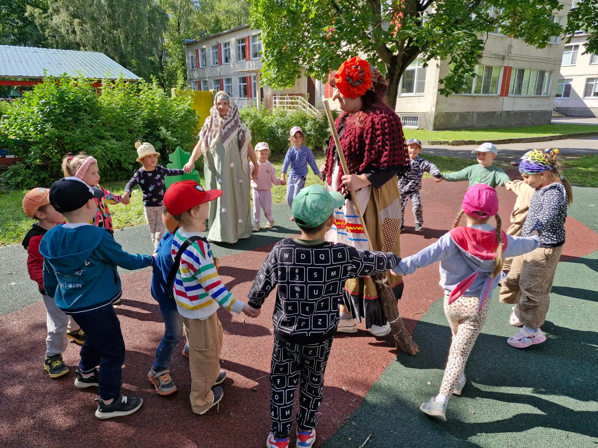 🌞 В гостях у сказки: летнее приключение малышей!