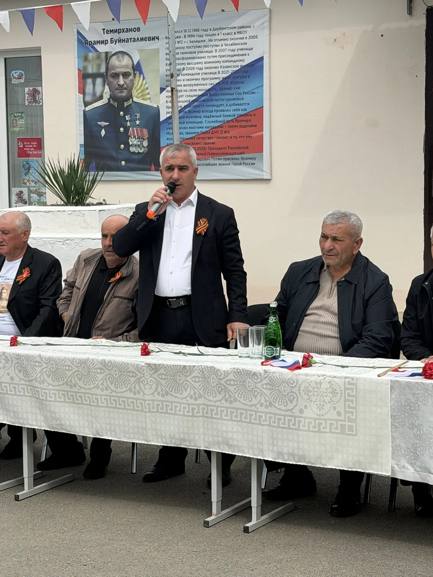 🎖️ В нашей школе прошла торжественная линейка ко Дню Победы