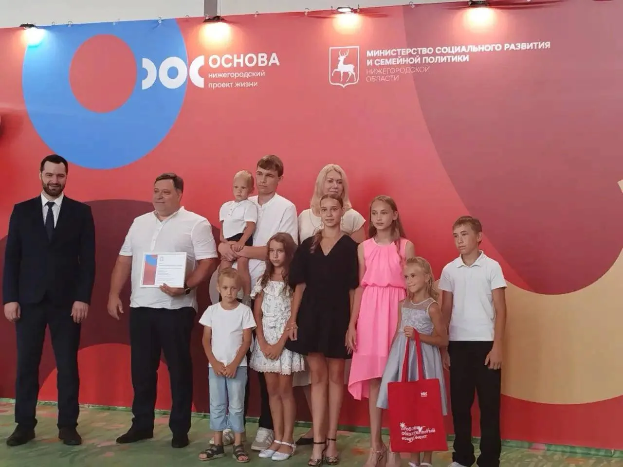П О З Д Р А В Л Я Е М