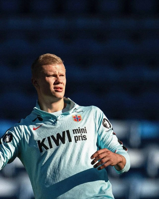 Эрлинг уже в деле на сегодняшней тренировке ⚽️🔥 Хороший знак перед матчами 💙