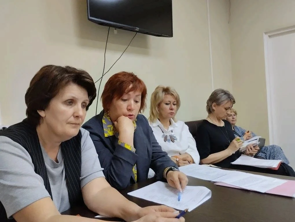 21 мая 2026 года в Управлении образования состоялось рабочее совещание по вопросу готов...
