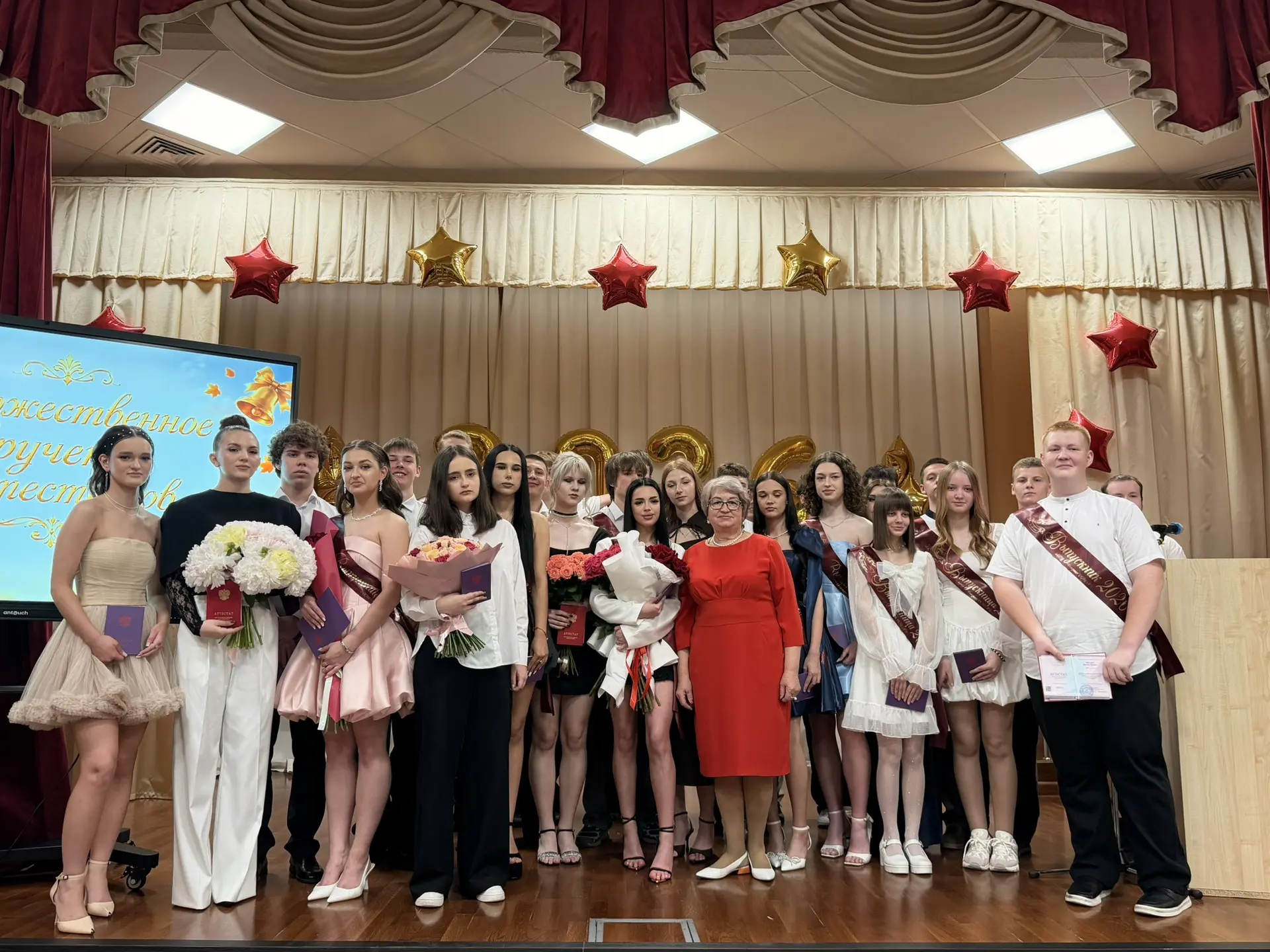 2 июня в нашей школе — день, который войдёт в историю! 🏆 
 
В этом году мы побили рекорд: 175 выпус