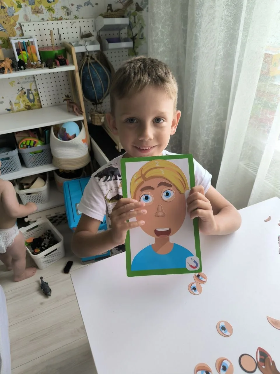 Ребенок нас, родителей, видит так😂