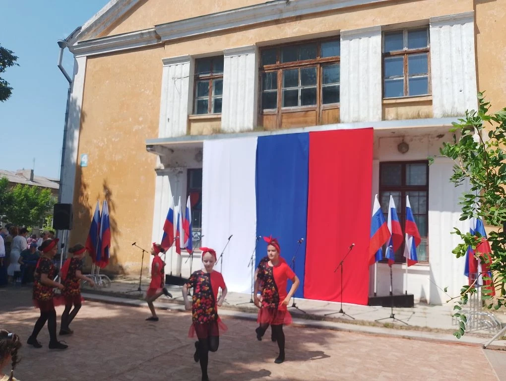 Празднование Дня России в п.Товарково прошло широко и торжественно, наполняя все вокруг яркими эмоци