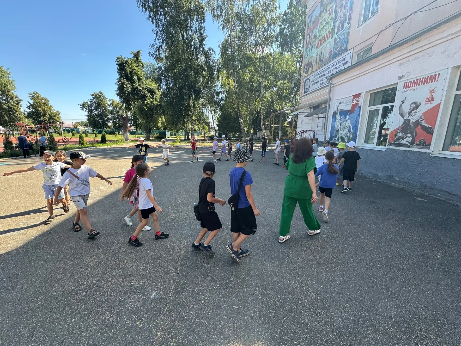 ☀️ Наш лагерь дневного пребывания: ДЕНЬ 4!

Если бы энергия детей могла заряжать телефоны, город ост