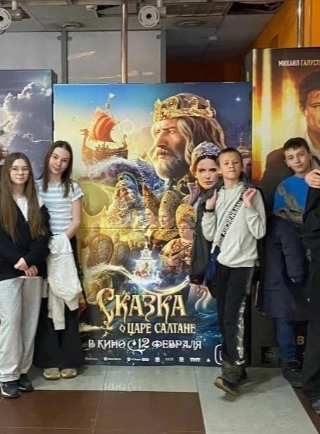 В кино всем классом!  15 февраля 5д и 7а вместе с классным руководителем Борисовой Е.В. отправились 