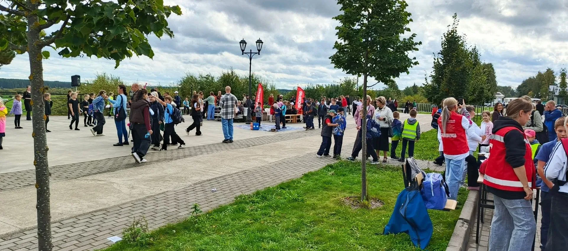 📅 Сегодня, 4 сентября, в Вельске на площади Ленина прошло яркое и познавательное мероп...