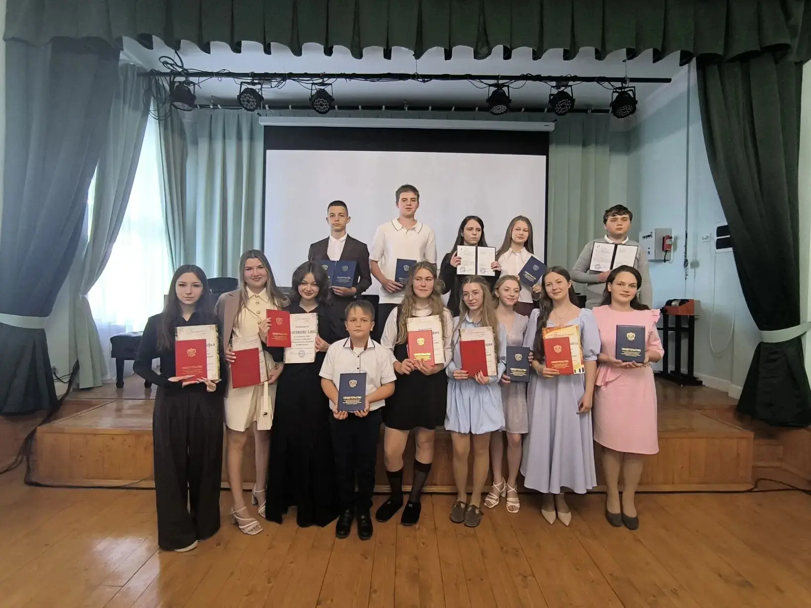 Дорогие выпускники Волновахской детской школы искусств!
