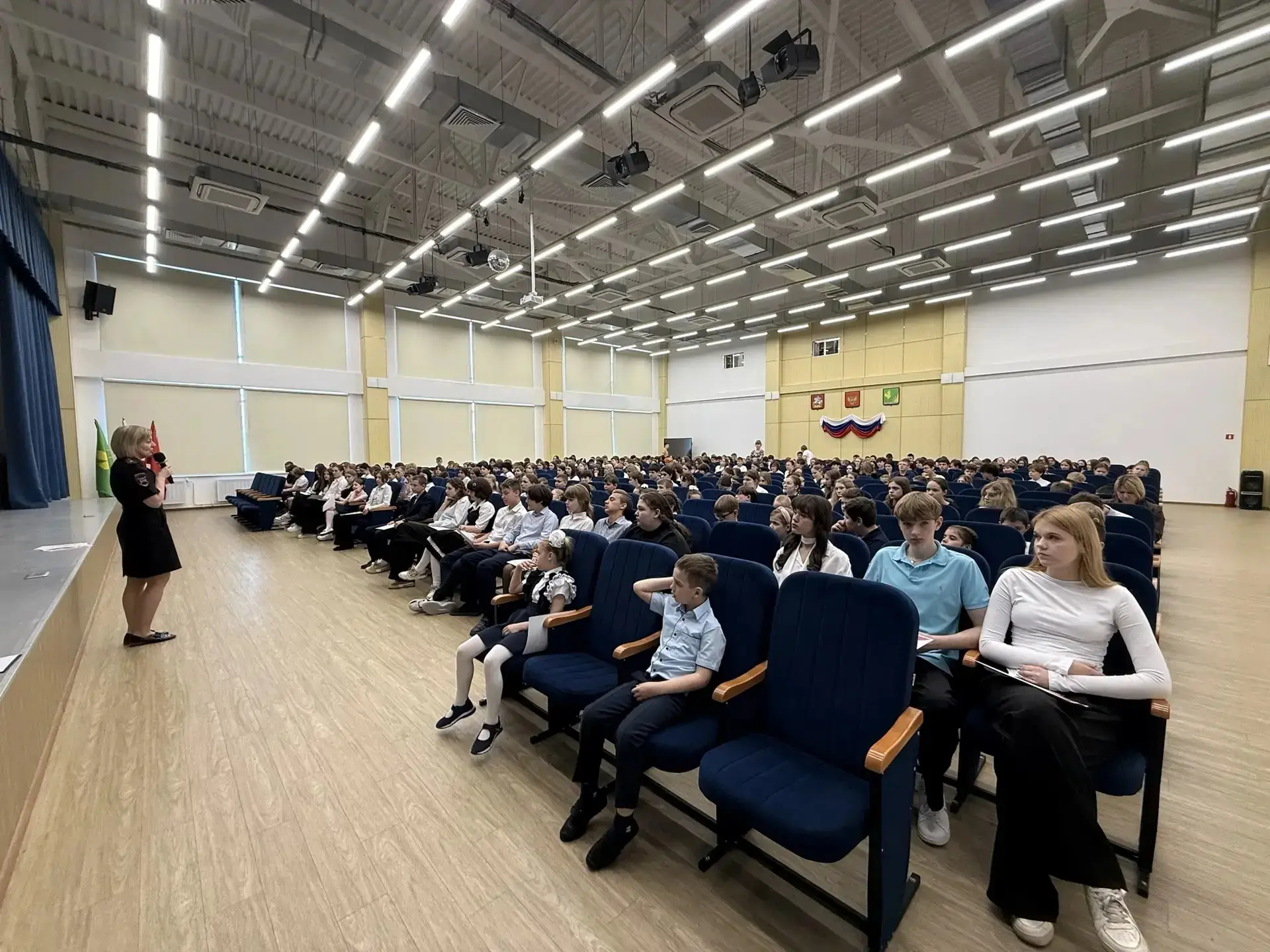 👮‍♀В корпусе "Перспектива" состоялась беседа о безопасности для старших обучающихся.   🚔В завершение