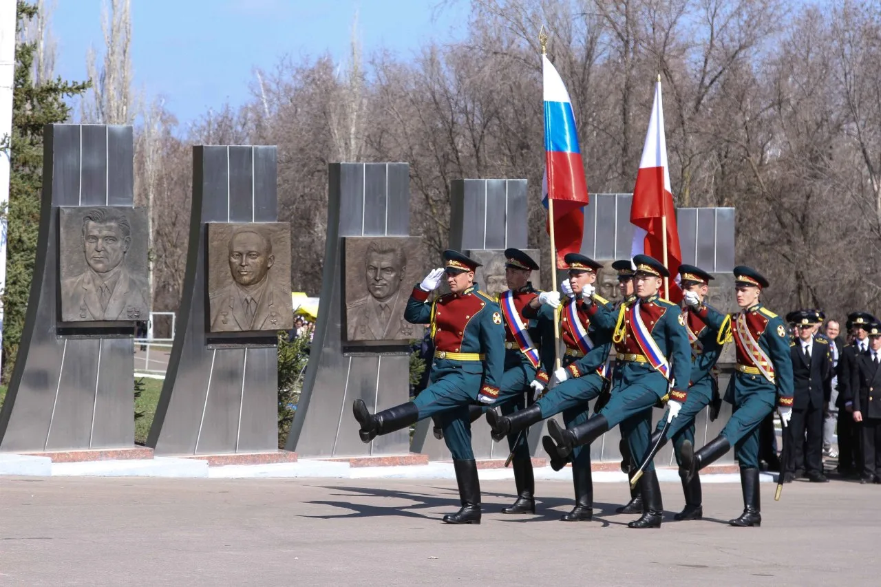 В Саратове военнослужащие и сотрудники Росгвардии приняли участие в торжественном мероприятии, посвя