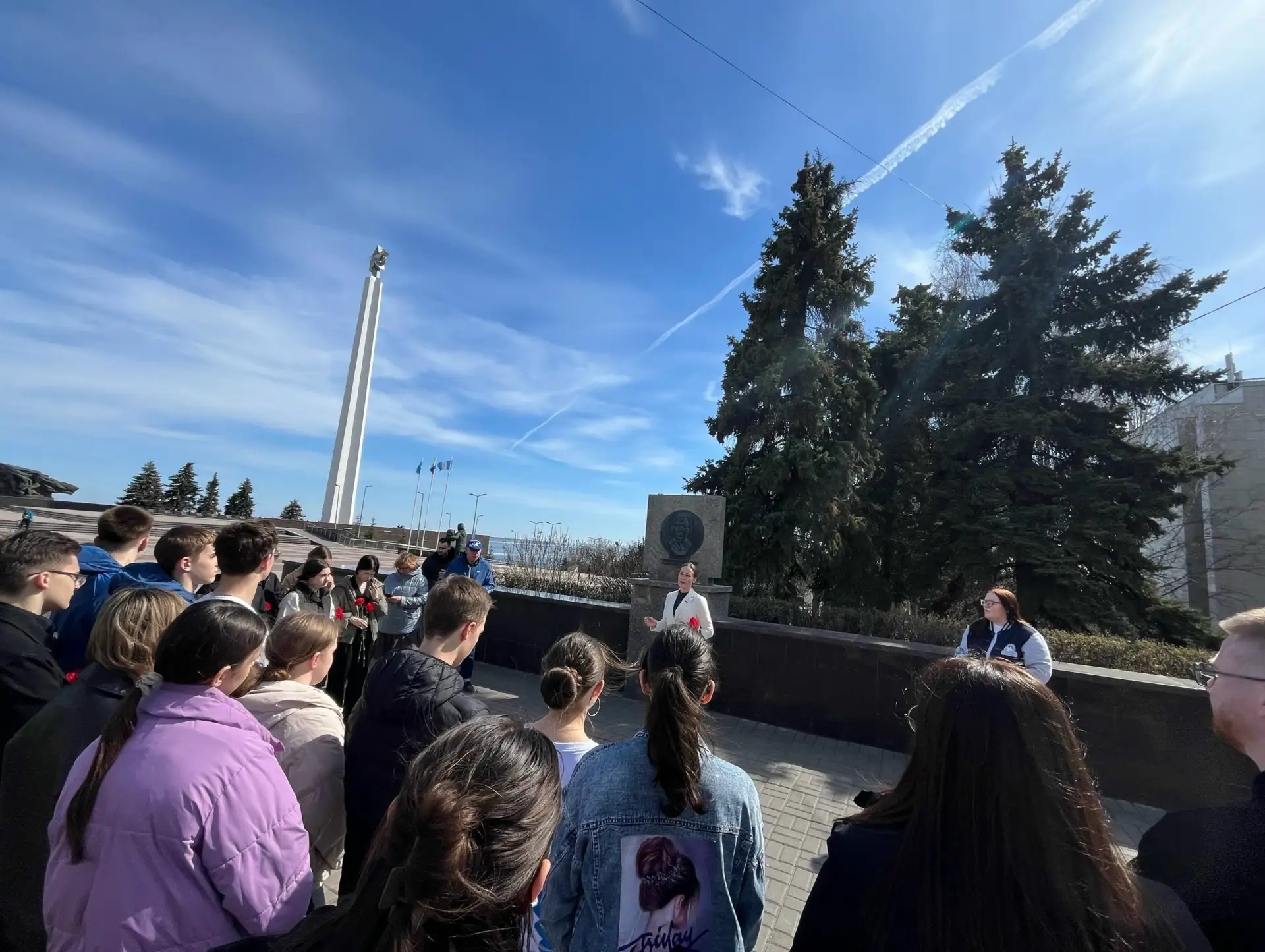 🕯Митинг-реквием в честь героев «Молодой гвардии»

Активисты молодёжных организаций собрались на мит