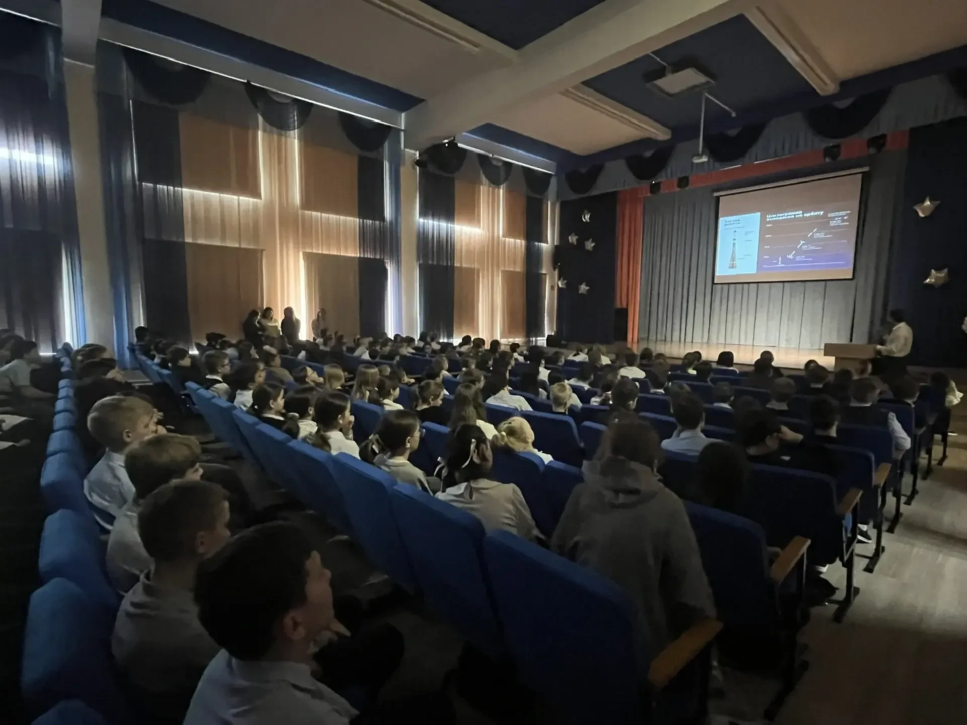 🚀 К звёздам вместе с представителем Роскосмоса   Сегодня, в рамках внеурочного занятия Разговоры о в