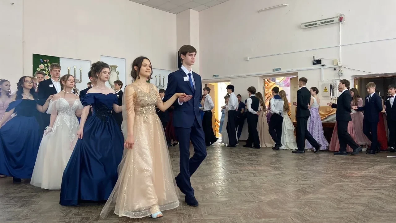 В Сормово закружился первый Бал! 💃🕺  30 танцевальных пар, живая музыка и атмосфера XIX века — в ЦДТ 