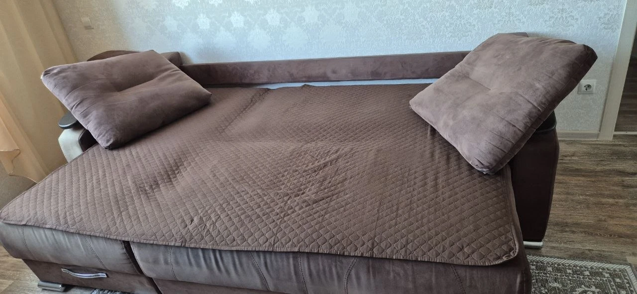 Продам диван бу,спальное место 2.20×1.60.3 подушки,2 короба.