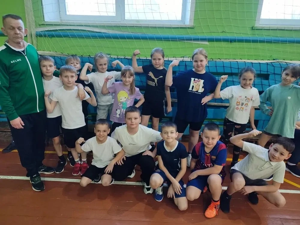 🎉 В нашей начальной школе для учащихся 2, 3 и 4 классов прошли веселые старты, посвященные Дню защит