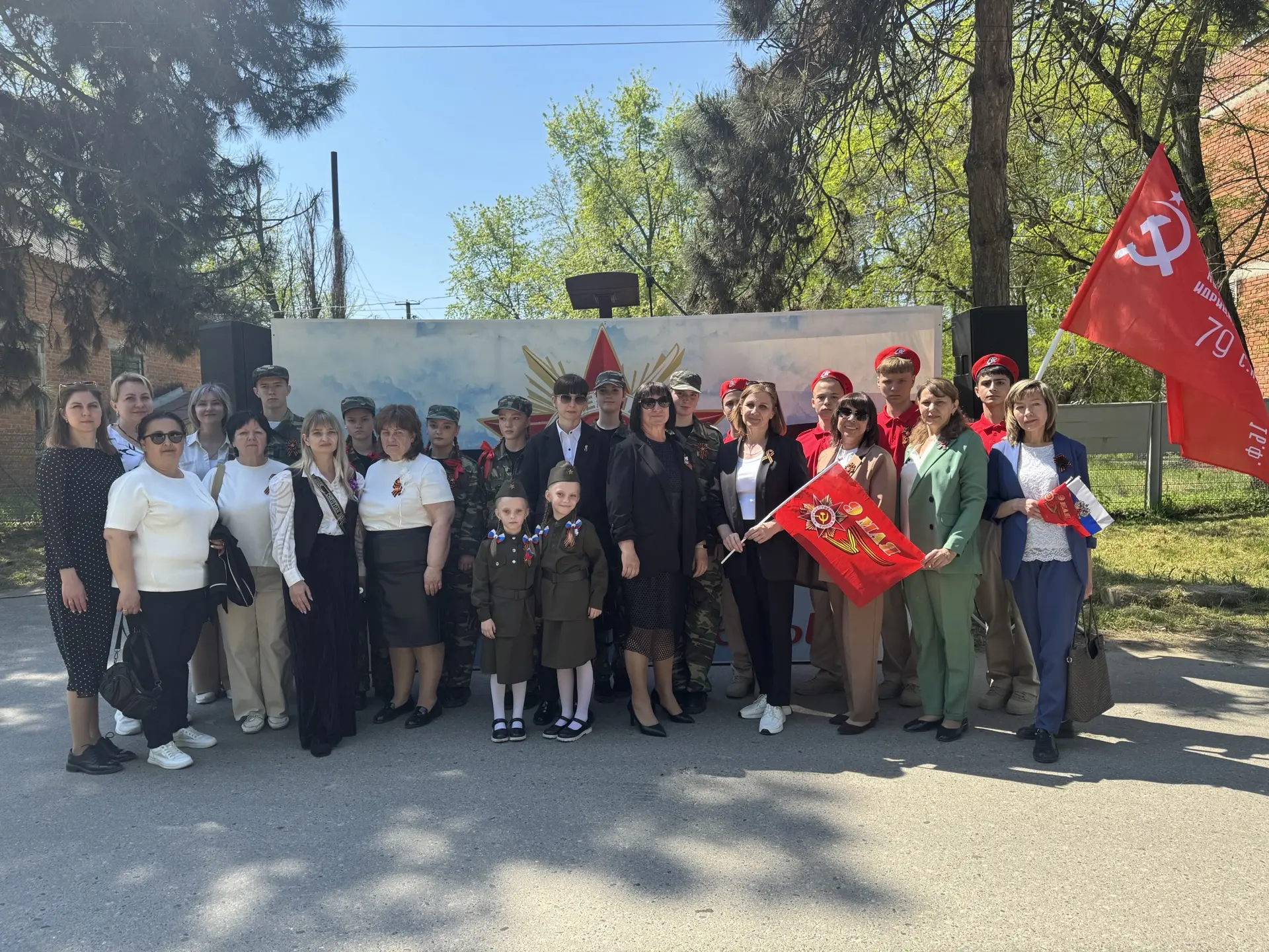 🇷🇺 9 мая — День Великой Победы!  В этот священный день учителя и ученики, родители нашей школы приня