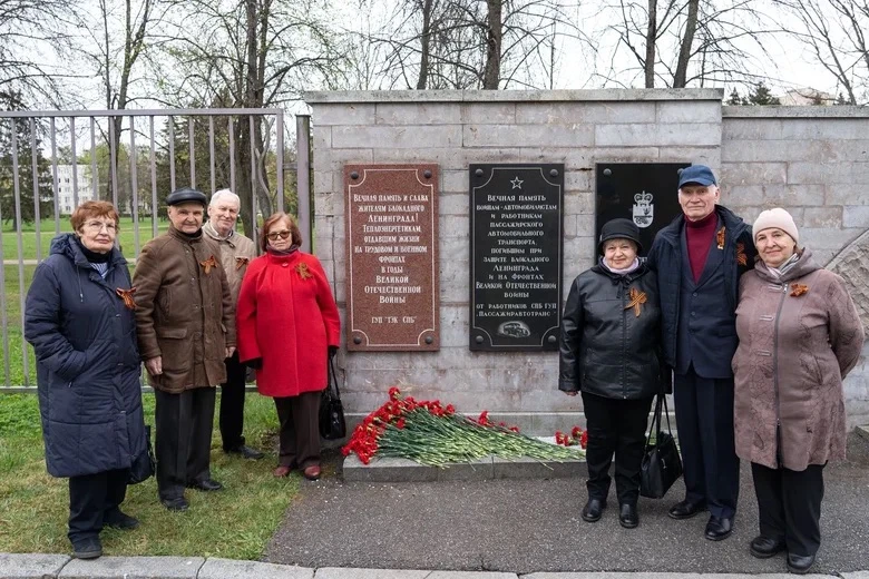🎗️В преддверии 81 годовщины Великой Победы ветераны и сотрудники ТЭКа и «Теплосети» поклонились памя