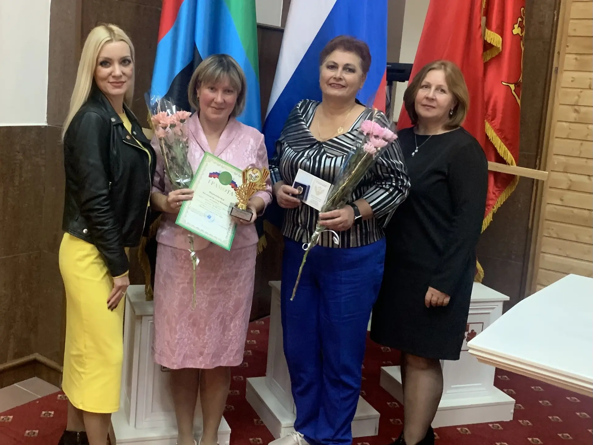 Уважаемые коллеги, от всей души поздравляем с награждением! 🎉