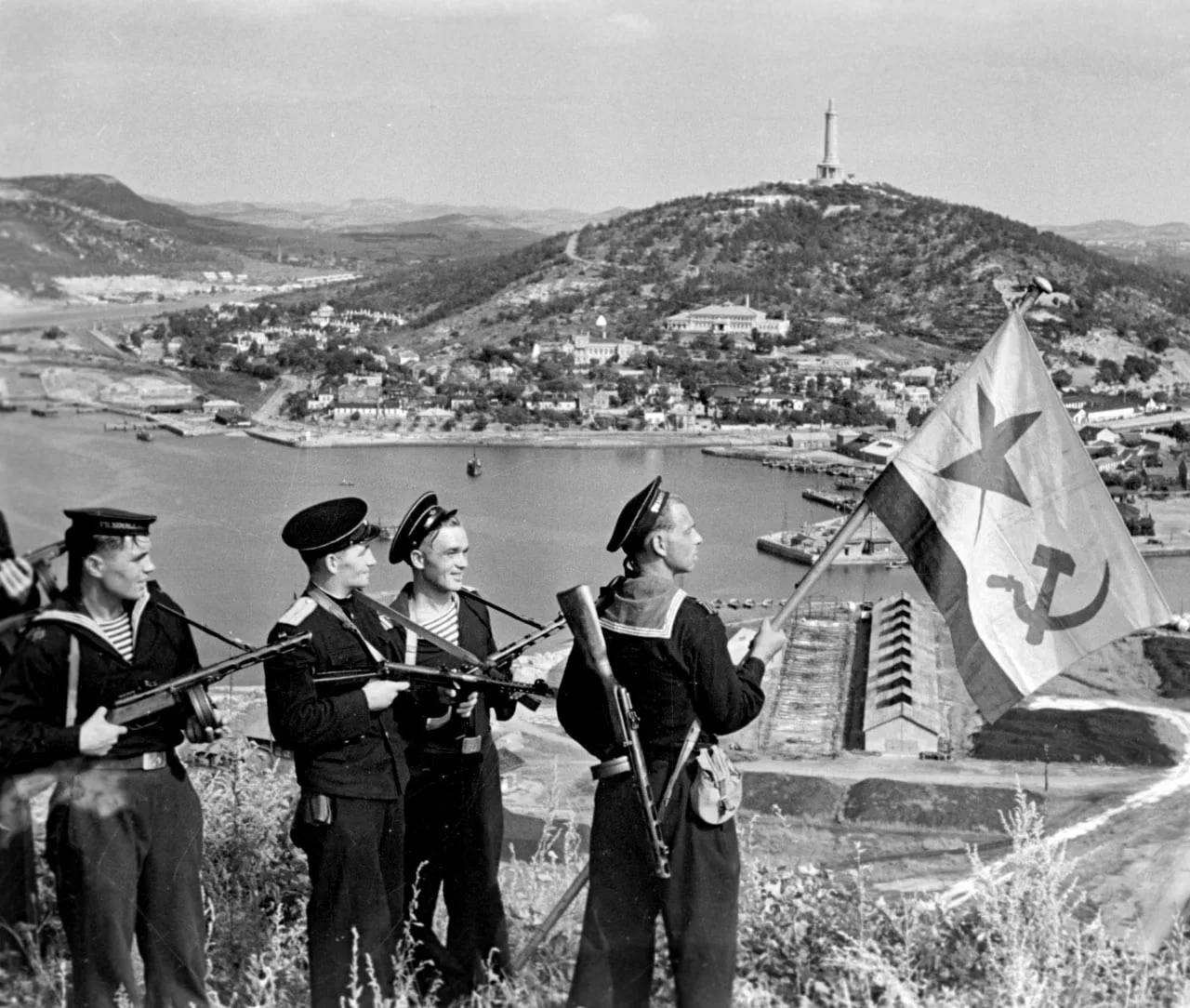 22 августа 1945 года советские войска высадились десантом в Порт-Артуре.
