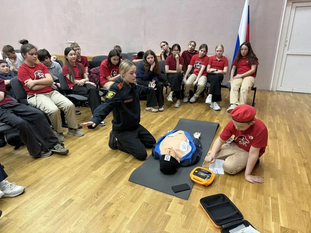 🚑 Учения по оказанию первой помощи: школьники учатся спасать жизни  В нашей школе прошли практически