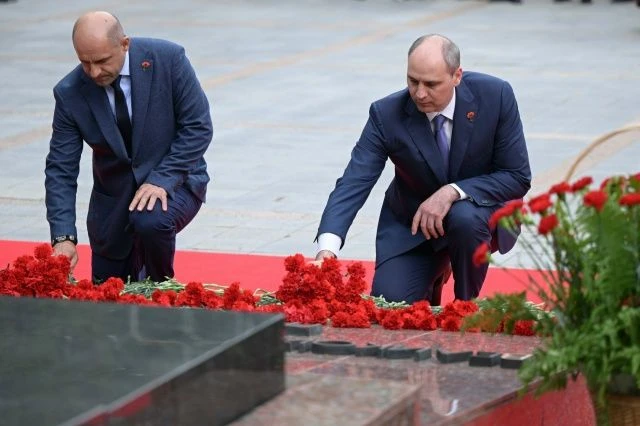 🎗 В Екатеринбурге почтили память героев
В День памяти и скорби на Широкореченском военно-мемориальн