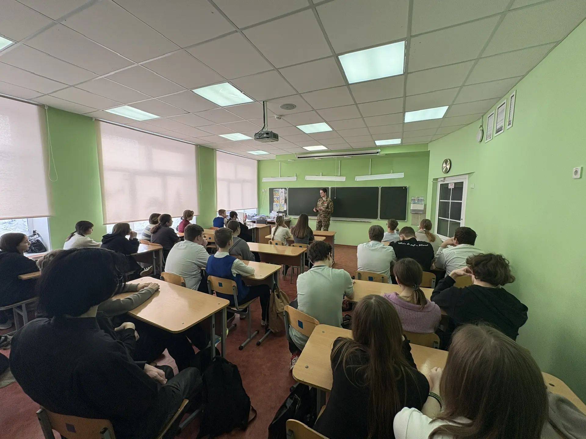 В нашей школе состоялся урок мужества посвященный Дню защитника Отечества 🇷🇺  К нам в гости пришел в