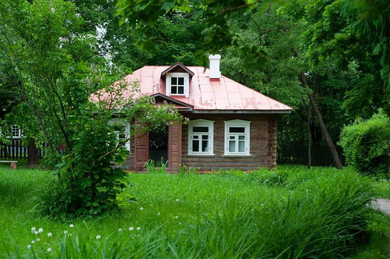 🌿 Усадьба Чехова
Место, где оживает история

Музей-заповедник «Мелихово» — одно из самых атмосферны