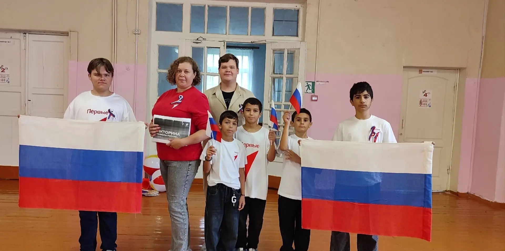 В рамках празднования Дня Государственного флага для самых юных лицеистов – будущих пер...