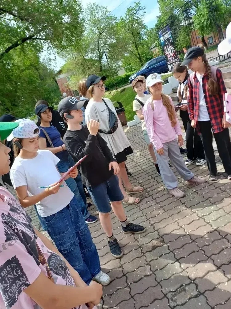 Сегодня, 9 июня, ребята летнего лагеря «Первооткрыватели лета» посетили библиотеку городских историй