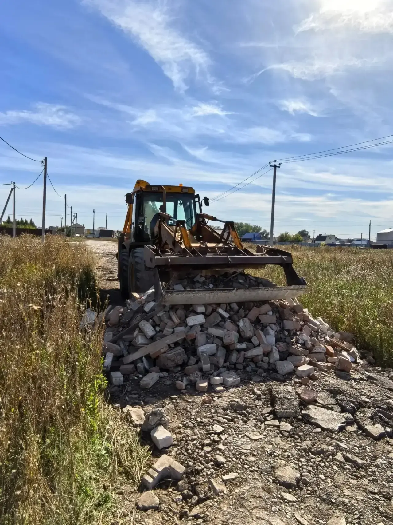 🚧 В селе Преображенка продолжаются работы по благоустройству дорожной инфраструктуры.