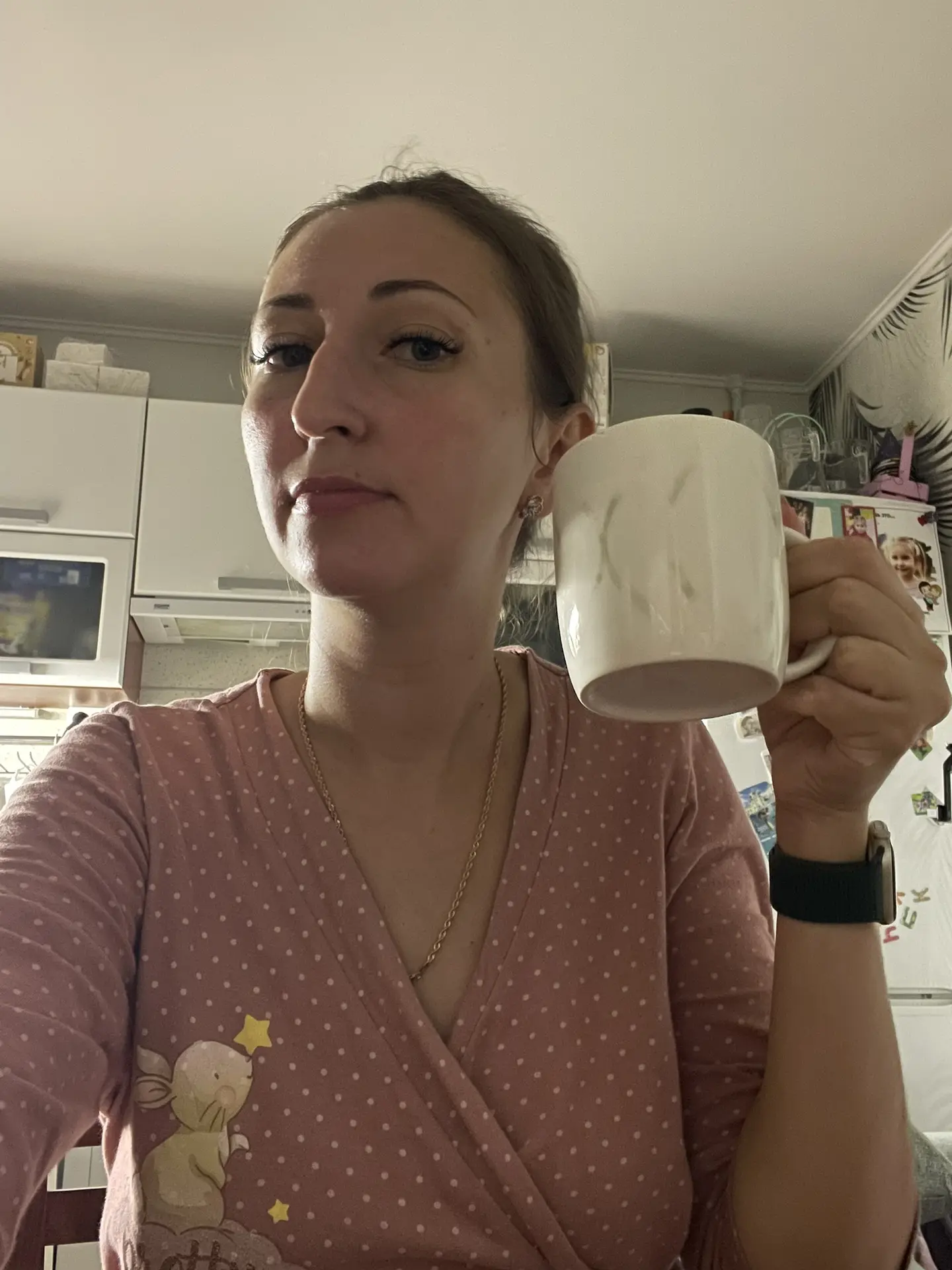задумчиво пью свой антистресс 😅 без стресса дети спят 😂