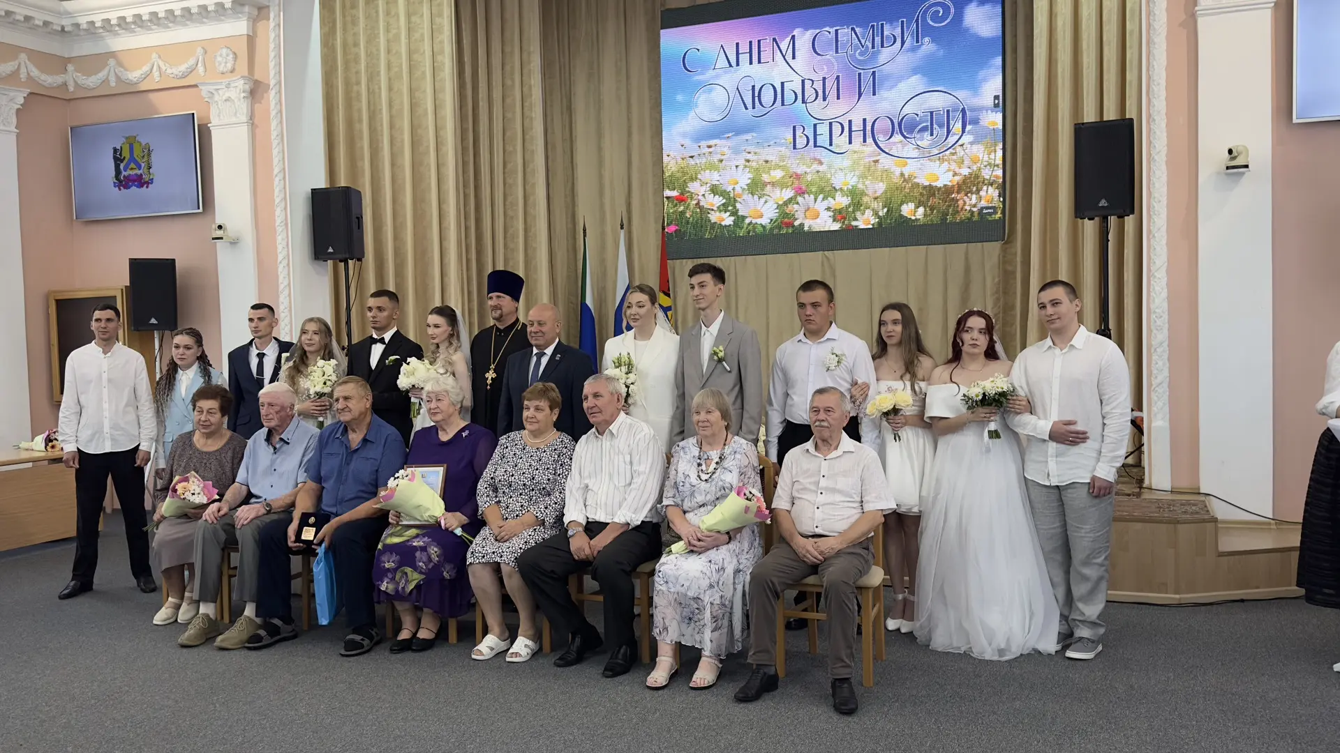 🌸 Сегодня в администрации города Хабаровска состоялась выездная торжественная церемони...