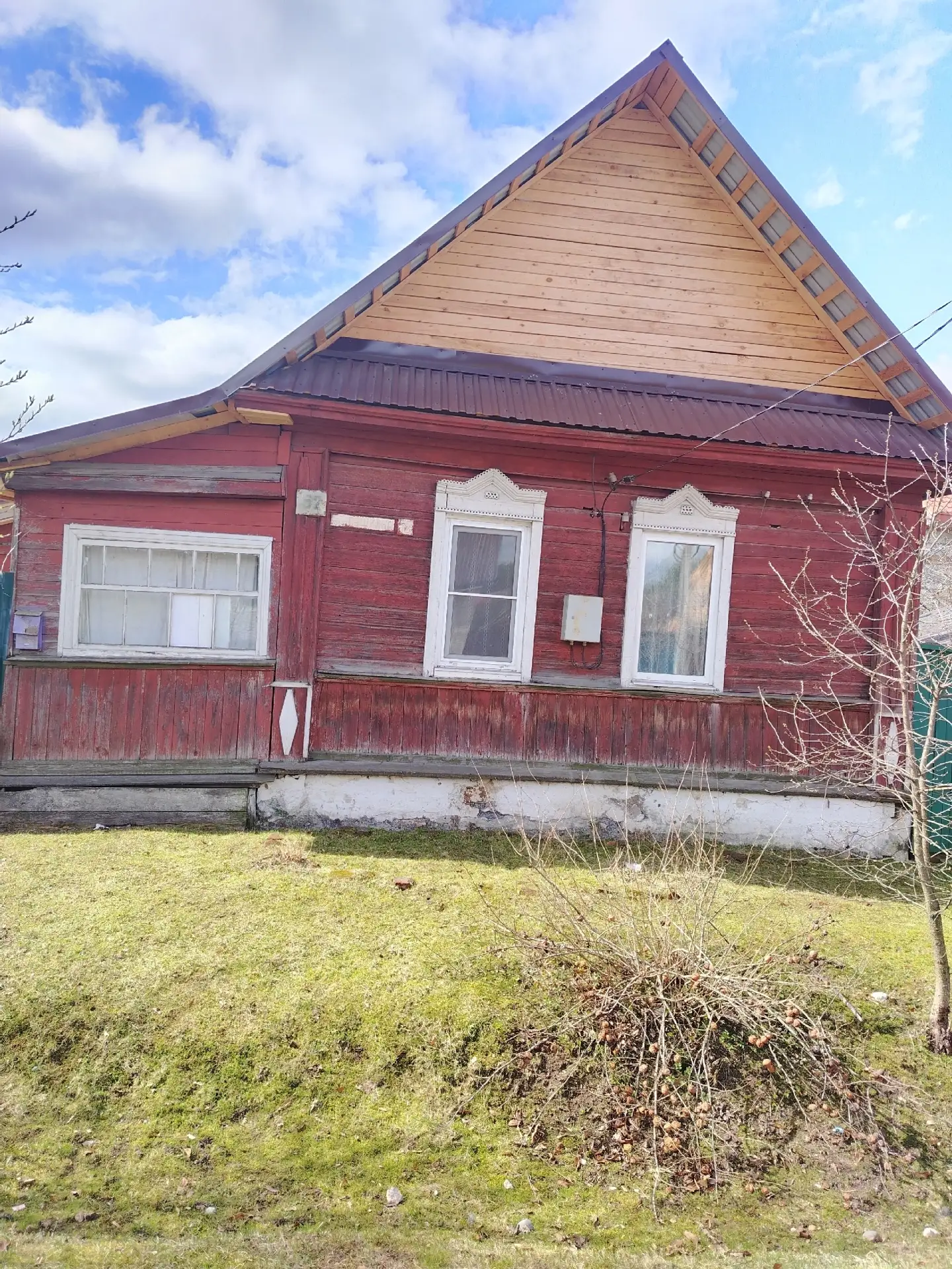 Продам дом по адресу Пушкина 52. Дом крепкий. Новая крыша. Большой участок. Все в шаговой доступност