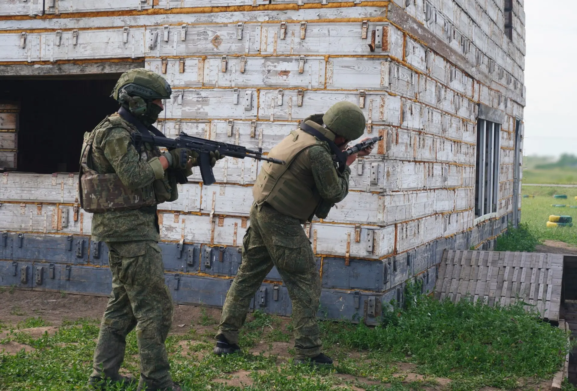 И был штурм 

Военнослужащие, заключившие первый контракт с Министерством обороны Российской Федерац