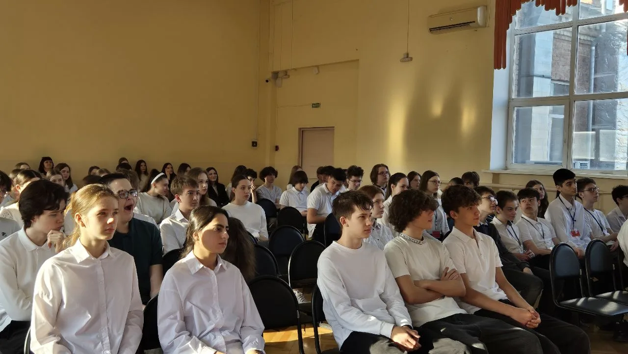 🚩ТВОЙ ШАГ В БУДУЩЕЕ: ВСТРЕЧА С ПРЕЗИДЕНТСКОЙ АКАДЕМИЕЙ! 🎓✨  В нашей гимназии продолжается марафон по