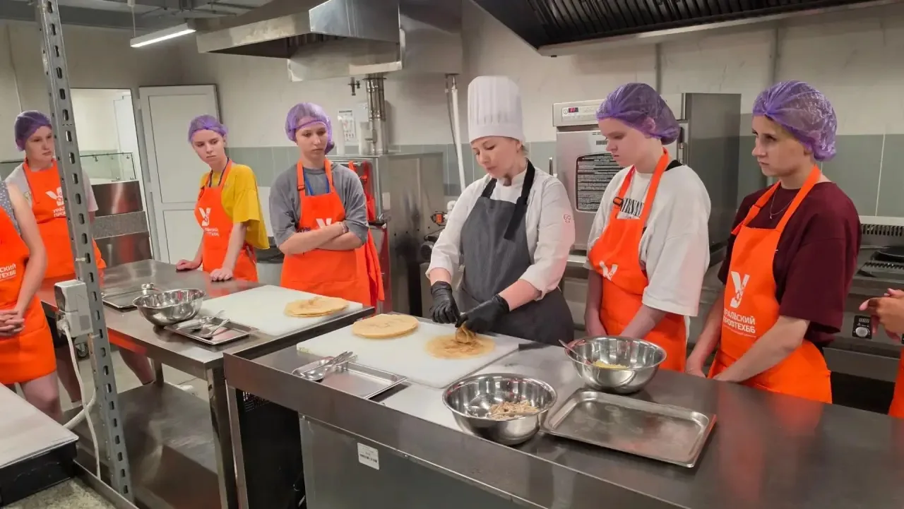 🍕 Участники «Лета в Профтехе» уже успели погрузиться в мир кулинарного искусства! 
Ребята попробова