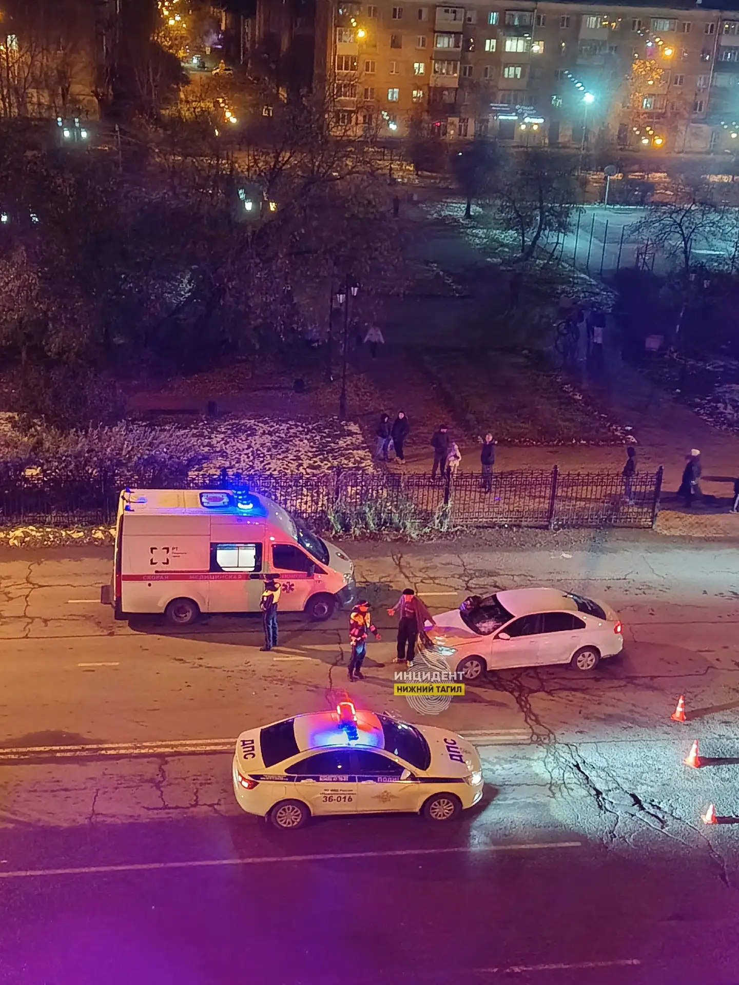 ⭕ (18+) Еще кадры с места ДТП на Вагонке, в котором серьезно пострадала женщина-пешеход...