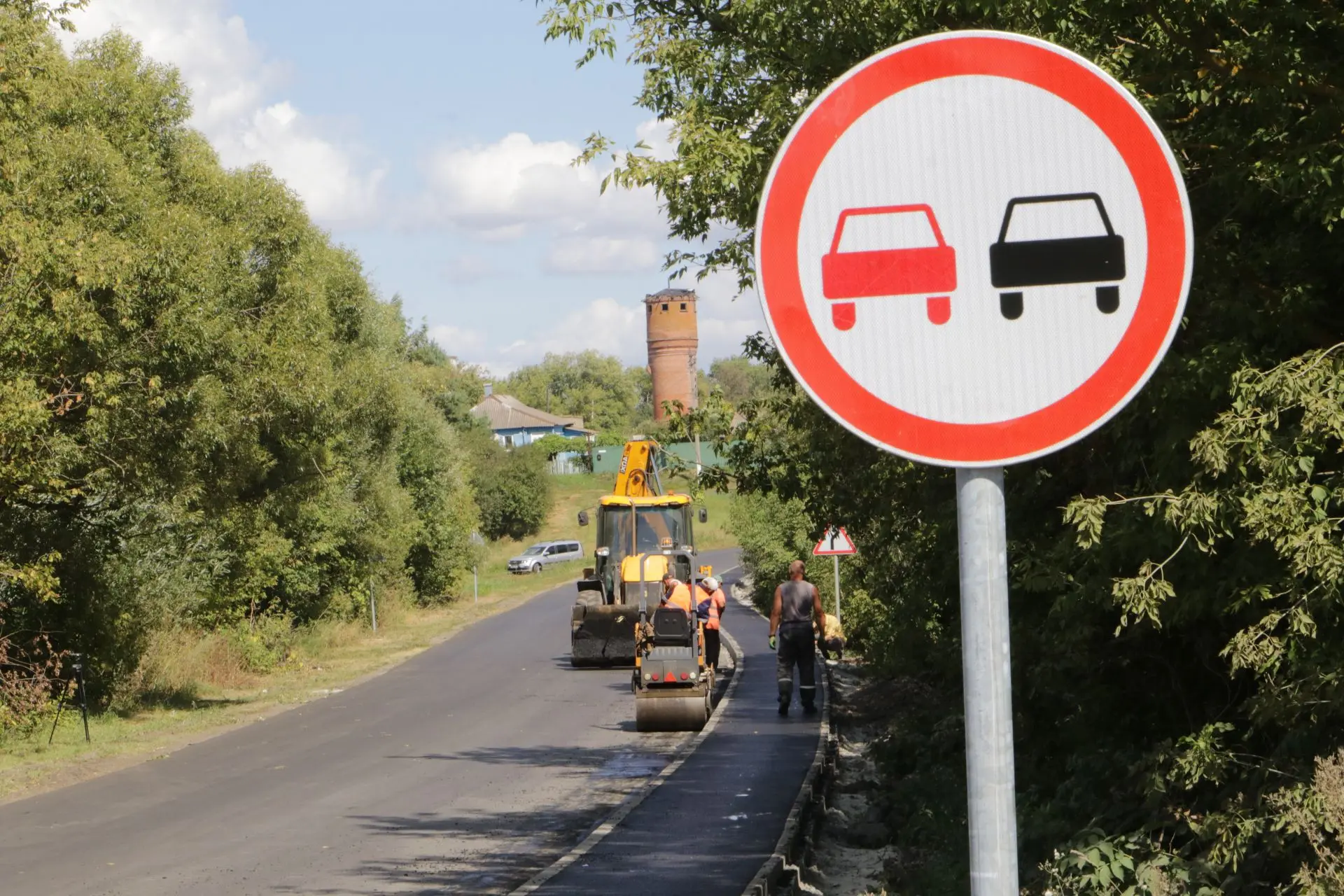 🚧 В Медвенском районе завершается ремонт 12,4 км дороги