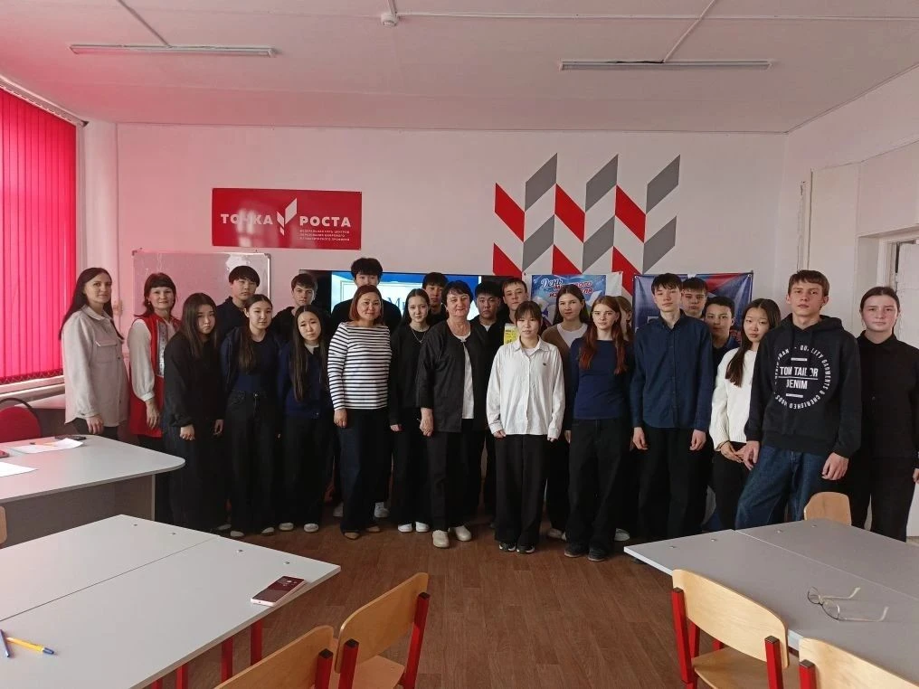 В республике проходят мероприятия ко Дню молодого избирателя  Руководители Элистинской территориальн