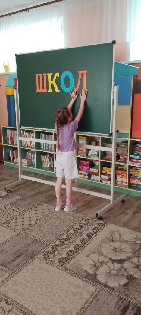 Из детсадовской страны - в школьную!
 Незаметно пролетели годы, и вот уже подходит к концу очередной