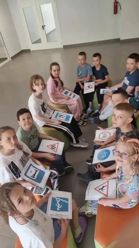 🚦 Учим правила играючи: занятия и настольные игры по ПДД в нашем лагере! 🎲