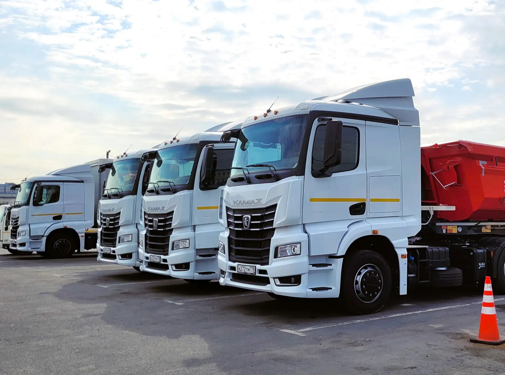 🚛В августе четыре седельных тягача КАМАЗ-54902 пополнили автопарк дорожно-строительной компании АО 