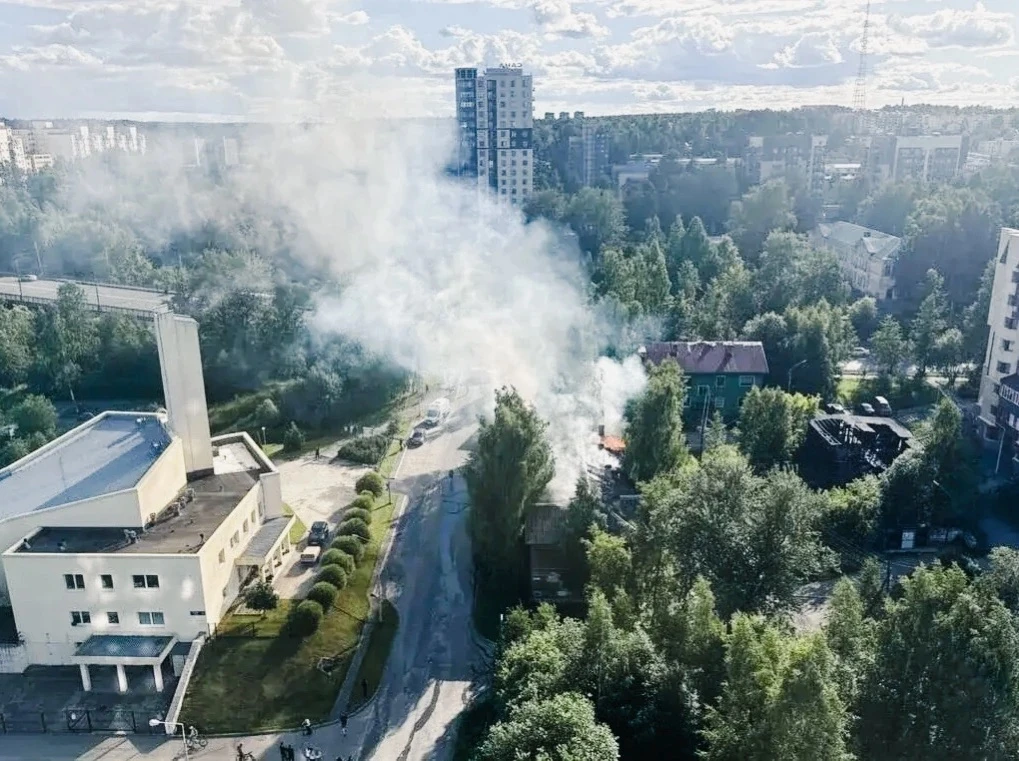 🤣 Очередной деревянный дом «загорелся» в центре Петрозаводска

Пожар случился на Древлянской набере
