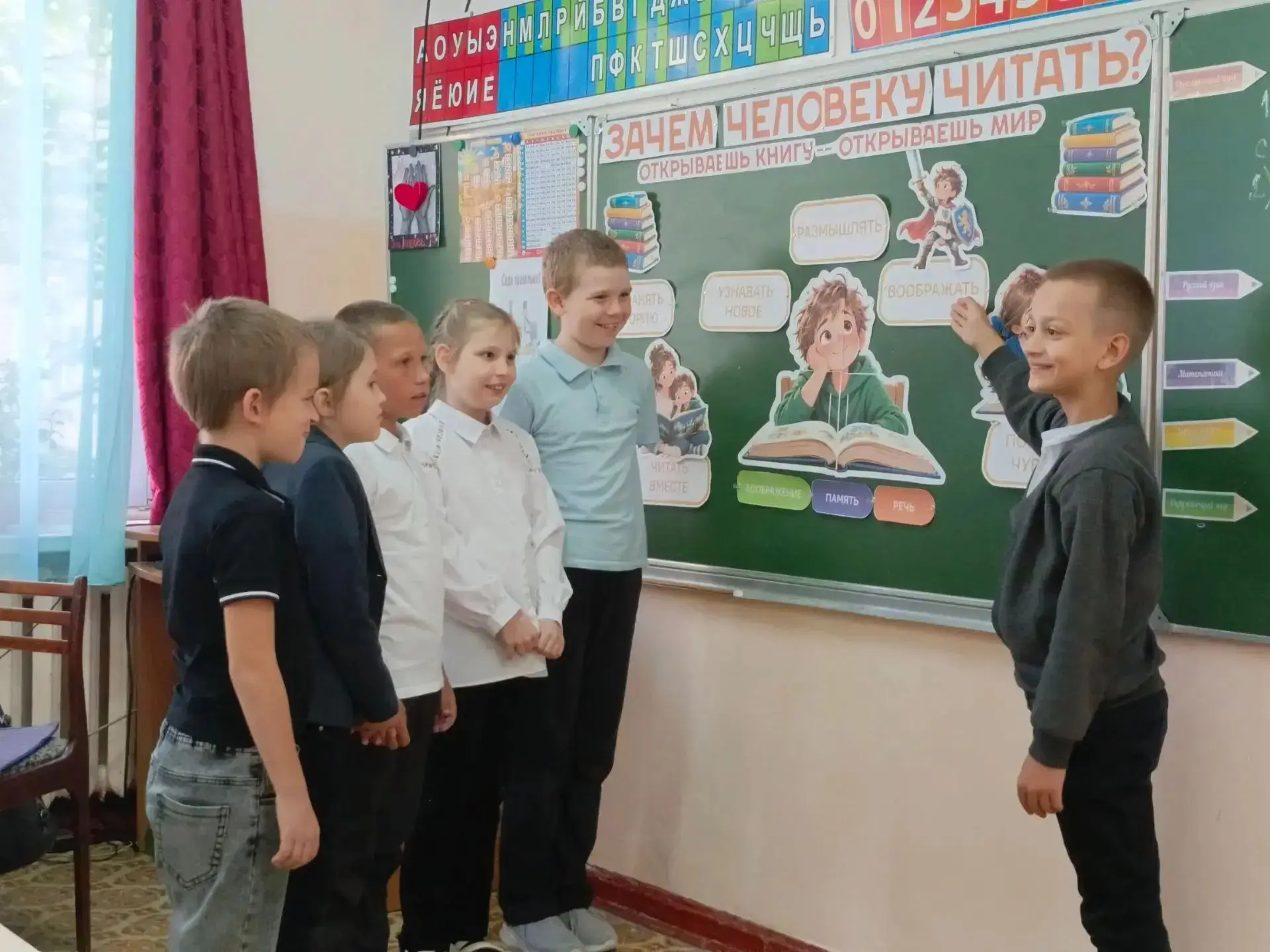 Сегодня,  во 2 «В» классе МКОУ СШ №3 прошёл урок- «Разговоры о важном» на тему: «Зачем ...