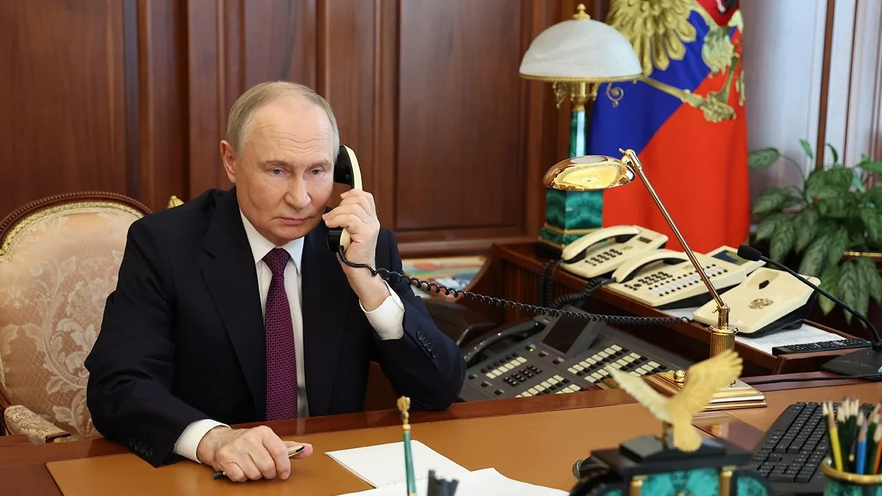 ⚡️Путин по телефону поговорил с командиром 76-й гвардейской десантно-штурмовой дивизии ...