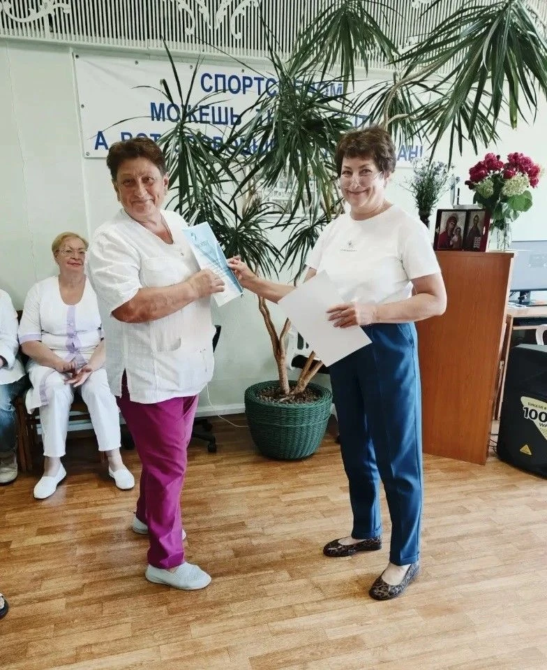 В г. Балаково сотрудников ГУЗ «СОЦОЗМП» с Днём медицинского работника поздравили студенты Балаковско
